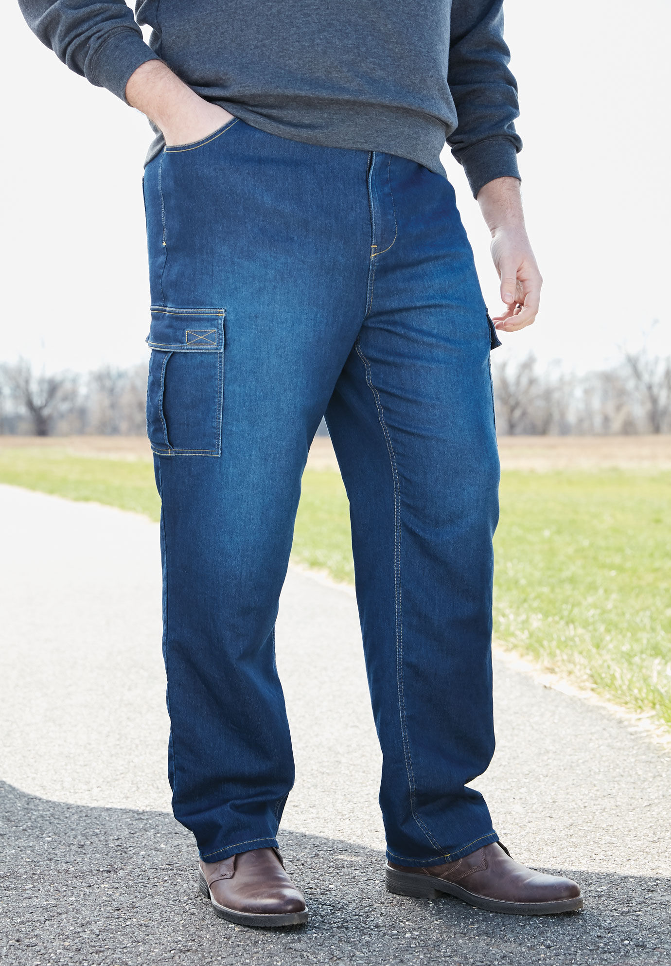 relaxed fit cargo jeans